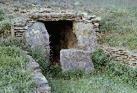 Lanhill chambered tomb, Wiltshire, photographed in September 1990 (147 KB)