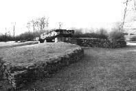 Tinkinswood long cairn, near Cardiff, Glamorgan, photographed in December 1990 (103 KB)